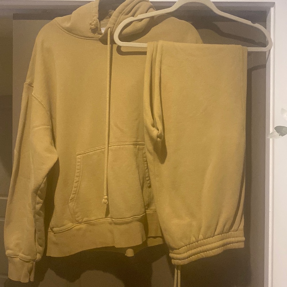 Aritzia TNA Cozy AF Set